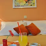 Bretagne Hotel 2*