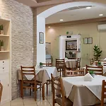 Bretagne Hotel 2*