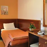 Bretagne Hotel 2*