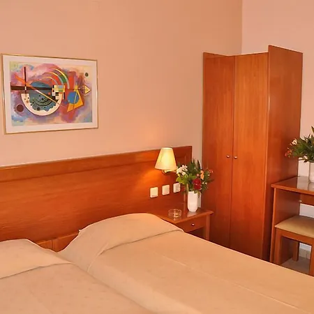 Hotel Bretagne 2*