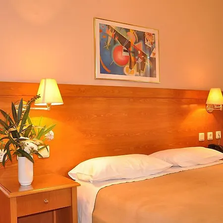 Bretagne Hotel 2*