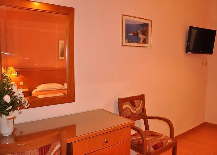 Hotell Bretagne Corfu (city)