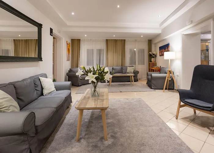 Bretagne Corfu (city)