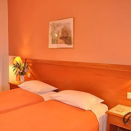 ブルターニュ ホテル 2*