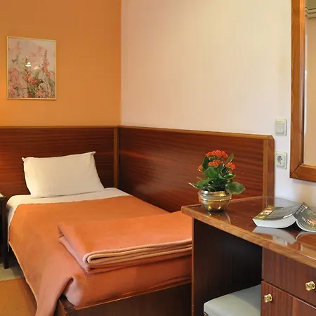 Bretagne Otel 2*