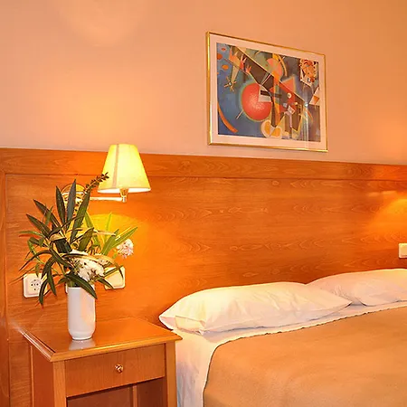 ホテル ブルターニュ 2*